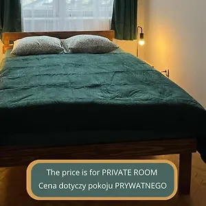  Hostel Tom
